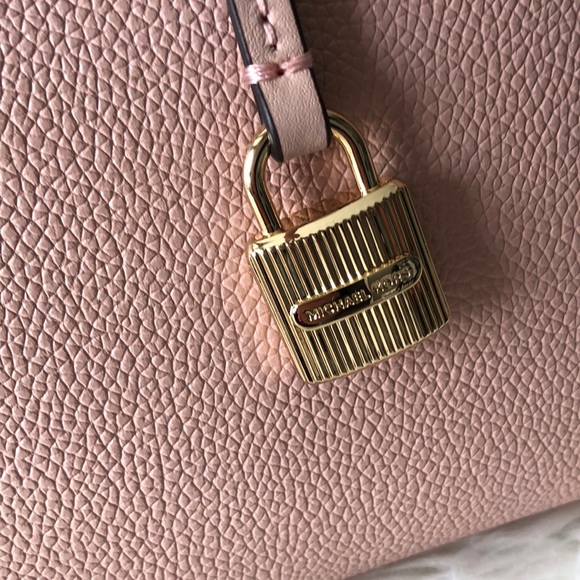 Michael Kors Hayes Pink Satchel NWT - Picture 4 of 5